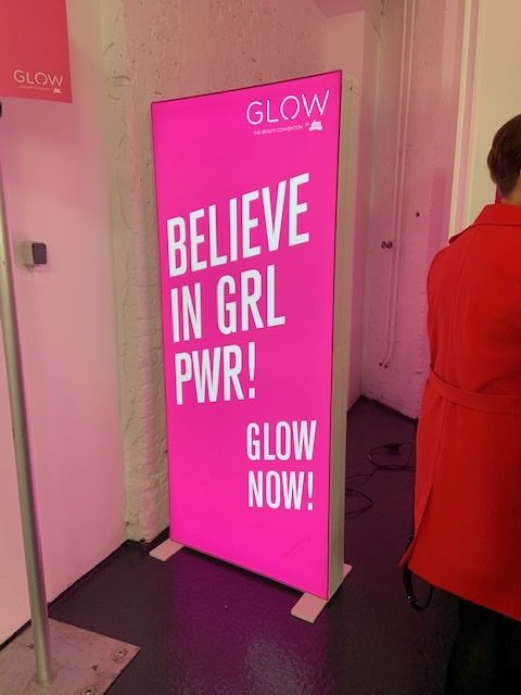 GLOW Aufsteller